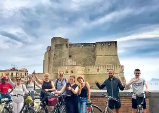 Fahrradtour: Highlights von Neapel, Neapel, Italien. Fahrradtour: Highlights von Neapel, Neapel, Italien.