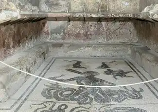 Ercolano: Hin- und Rückfahrt nach/von Neapel mit dem Bus, Ercolano, Italien. Ercolano: Hin- und Rückfahrt nach/von Neapel mit dem Bus, Ercolano, Italien.