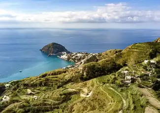 Ischia: Sant'Angelo und Maronti aus Neapel, Neapel, Italien. Ischia: Sant'Angelo und Maronti aus Neapel, Neapel, Italien.