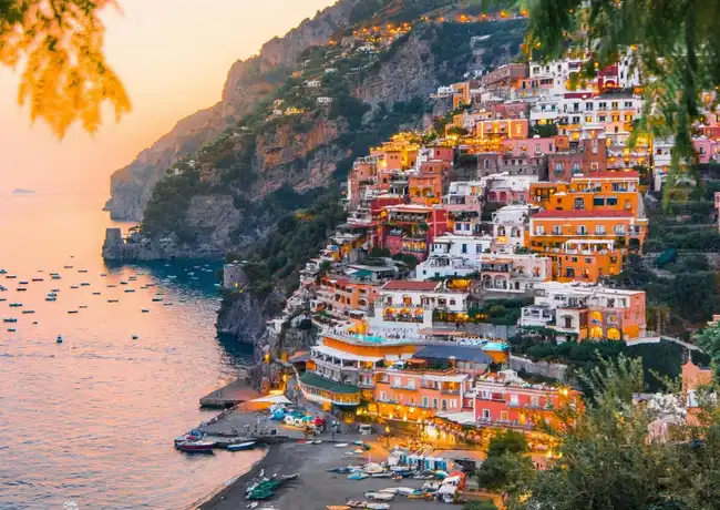 Amalfi, Sorrento, Positano und Ravello: Tagesausflug von Neapel, Neapel, Italien. Amalfi, Sorrento, Positano und Ravello: Tagesausflug von Neapel, Neapel, Italien.