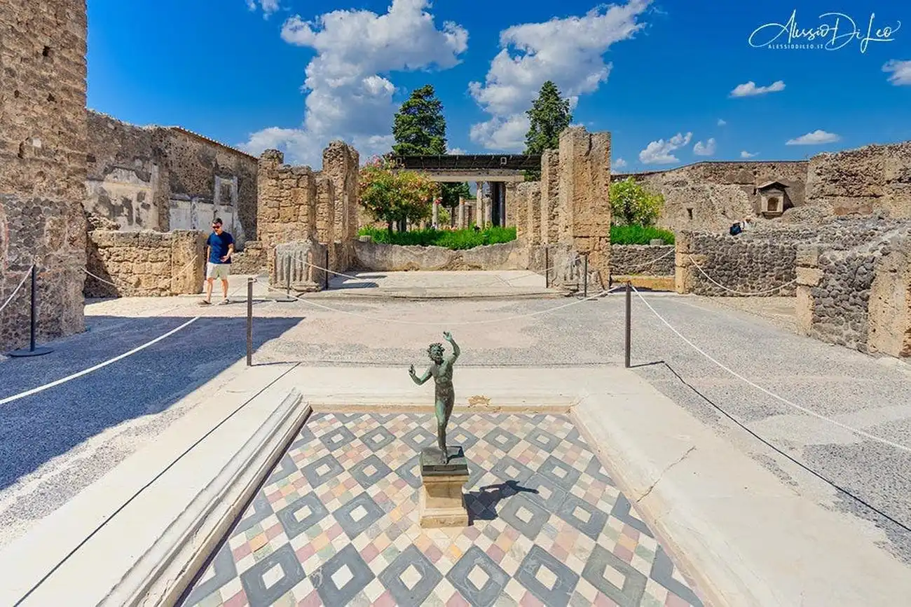 Pompeji, Herculanuem & Vesuv: Skip The Line Tickets + Hin- und Rückfahrt von Neapel, Neapel, Italien. Pompeji, Herculanuem & Vesuv: Skip The Line Tickets + Hin- und Rückfahrt von Neapel, Neapel, Italien.