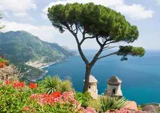 Sorrent und die Amalfiküste: Tagesausflug von Neapel aus, Neapel, Italien. Sorrent und die Amalfiküste: Tagesausflug von Neapel aus, Neapel, Italien.
