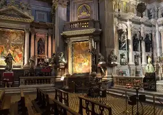 Führung durch die Kapelle und Museum des Schatzes von San Gennaro, Neapel, Italien. Führung durch die Kapelle und Museum des Schatzes von San Gennaro, Neapel, Italien.