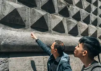 Historisches Zentrum von Neapel: Walking Tour mit Augmented Reality, Neapel, Italien. Historisches Zentrum von Neapel: Walking Tour mit Augmented Reality, Neapel, Italien.