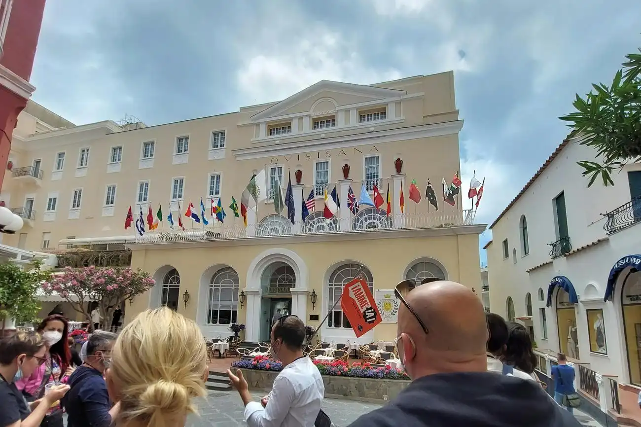 Capri und Anacapri: Bootstour + Hin- und Rückfahrt mit dem Tragflächenboot von Sorrento, Capri, Italien. Capri und Anacapri: Bootstour + Hin- und Rückfahrt mit dem Tragflächenboot von Sorrento, Capri, Italien.