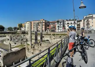 Fahrradtour: Felder von Neapel und Phlegraä, Neapel, Italien. Fahrradtour: Felder von Neapel und Phlegraä, Neapel, Italien.