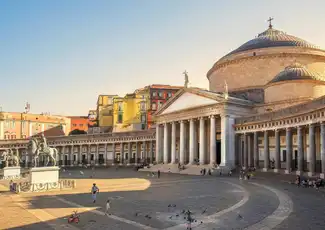 Naples Historic Center: Walking Tour with Ancient Roman Ruins, Neapel, Italien. Naples Historic Center: Walking Tour with Ancient Roman Ruins, Neapel, Italien.