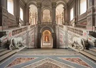 Königlicher Palast von Caserta: Geführte Tour + Hin- und Rückfahrt von Neapel, Caserta, Italien. Königlicher Palast von Caserta: Geführte Tour + Hin- und Rückfahrt von Neapel, Caserta, Italien.
