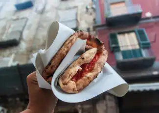 Neapel: Lokale Street Food Tour, Neapel, Italien. Neapel: Lokale Street Food Tour, Neapel, Italien.