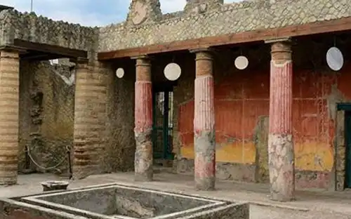 Herculaneum & Vesuv: Eintritt ohne Anstehen + Hin- und Rückfahrt ab Neapel, Neapel, Italien. Herculaneum & Vesuv: Eintritt ohne Anstehen + Hin- und Rückfahrt ab Neapel, Neapel, Italien.