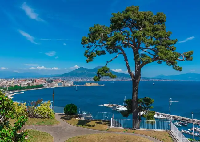 Naples Historic Center: Walking Tour with Ancient Roman Ruins, Neapel, Italien. Naples Historic Center: Walking Tour with Ancient Roman Ruins, Neapel, Italien.