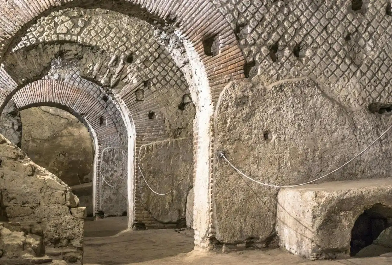 Komplex von San Lorenzo Maggiore & Archäologisches Gebiet: Eintritt + Audio Guide, Neapel, Italien. Komplex von San Lorenzo Maggiore & Archäologisches Gebiet: Eintritt + Audio Guide, Neapel, Italien.