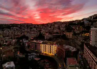 Napoli: Soggiorno di 2 notti in un esclusivo Grand Hotel, Napoli, Italia.