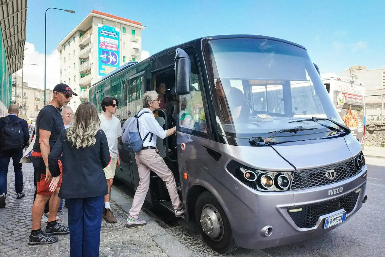 Vesuv: Eintritt ohne Anstehen + Hin- und Rückfahrt ab Neapel + Kleingruppentour, Neapel, Italien. Vesuv: Eintritt ohne Anstehen + Hin- und Rückfahrt ab Neapel + Kleingruppentour, Neapel, Italien.