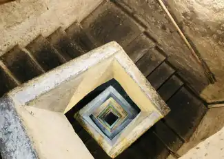 Spanische Viertel im Untergrund: Geführte Tour, Neapel, Italien. Spanische Viertel im Untergrund: Geführte Tour, Neapel, Italien.