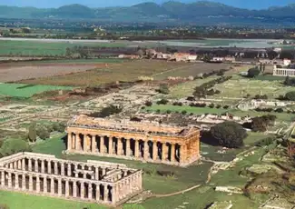 Paestum: Skip The Line Ticket + Hin- und Rückfahrt von Neapel mit dem Zug, Paestum, Italien. Paestum: Skip The Line Ticket + Hin- und Rückfahrt von Neapel mit dem Zug, Paestum, Italien.
