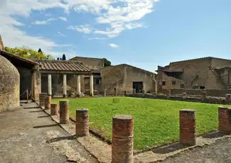 Herculaneum & Vesuv: Eintritt ohne Anstehen + Hin- und Rückfahrt ab Neapel, Neapel, Italien. Herculaneum & Vesuv: Eintritt ohne Anstehen + Hin- und Rückfahrt ab Neapel, Neapel, Italien.