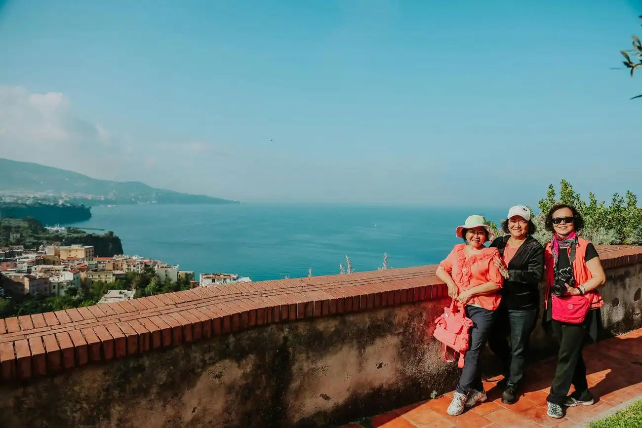 Pompeji, Positano und Sorrent: Tagesausflug von Neapel, Neapel, Italien. Pompeji, Positano und Sorrent: Tagesausflug von Neapel, Neapel, Italien.