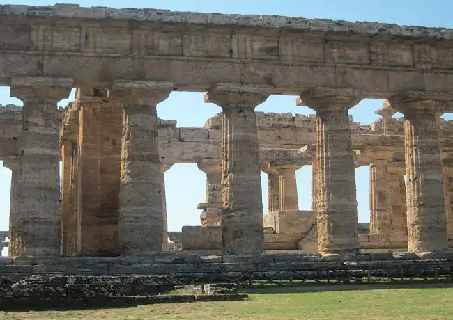 Paestum: Skip The Line Ticket + Hin- und Rückfahrt von Neapel mit dem Zug, Paestum, Italien. Paestum: Skip The Line Ticket + Hin- und Rückfahrt von Neapel mit dem Zug, Paestum, Italien.