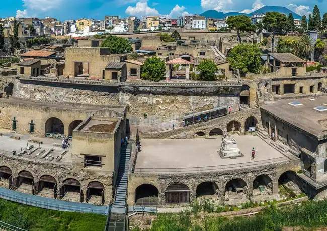 Vesuv und Herculanuem: Skip The Line Ticket + Hin- und Rückfahrt von Pompeji, Pompeji, Italien. Vesuv und Herculanuem: Skip The Line Ticket + Hin- und Rückfahrt von Pompeji, Pompeji, Italien.