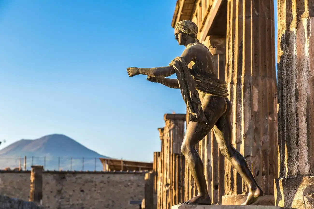 Pompeji, Amalfi und Ravello: Tagesausflug von Neapel aus, Neapel, Italien. Pompeji, Amalfi und Ravello: Tagesausflug von Neapel aus, Neapel, Italien.