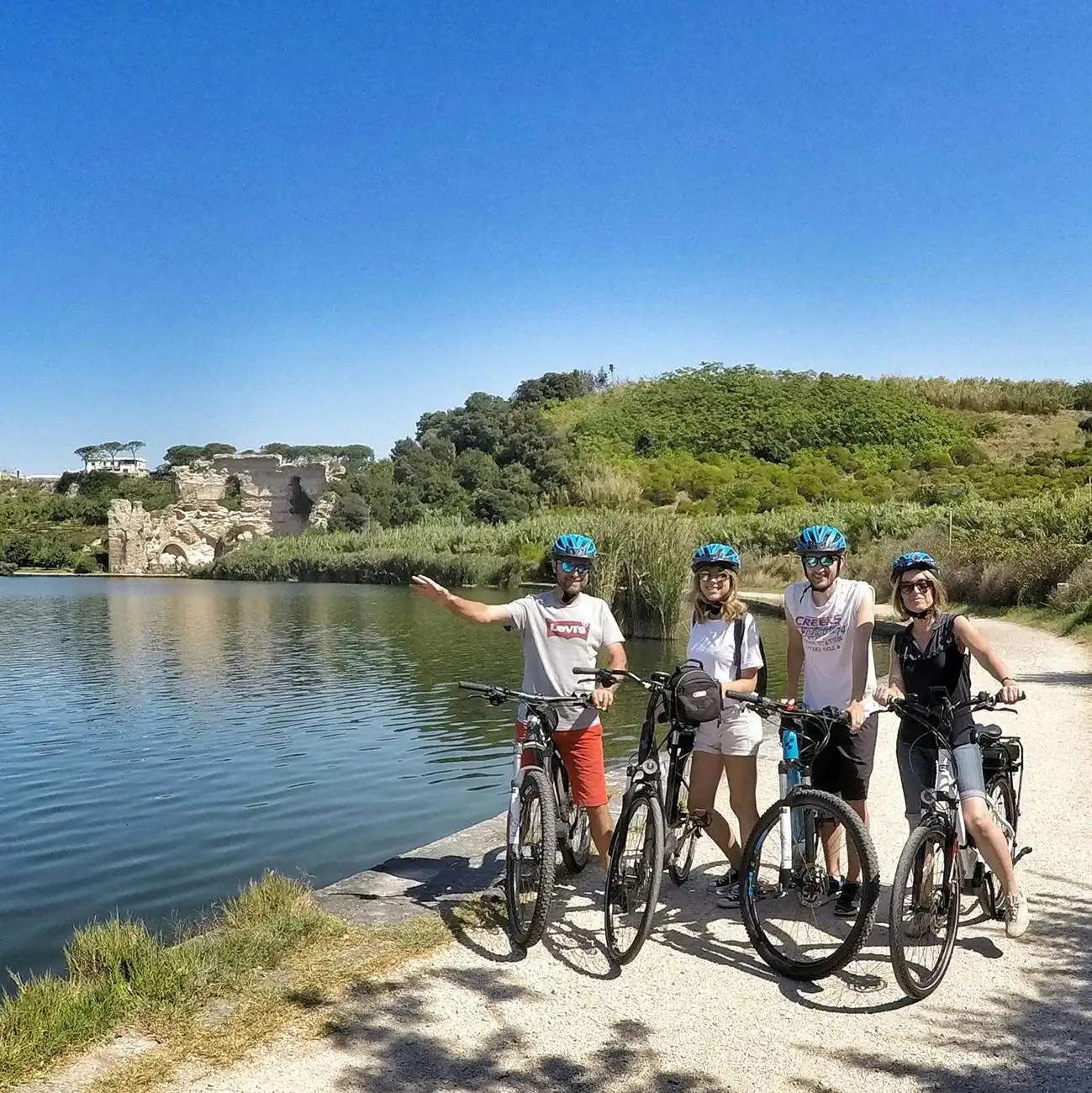 Fahrradtour: Felder von Neapel und Phlegraä, Neapel, Italien. Fahrradtour: Felder von Neapel und Phlegraä, Neapel, Italien.