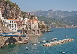 Von Neapel aus: Pompeji & Amalfiküste Ganztagesausflug mit Mittagessen, Amalfi, Italien. Von Neapel aus: Pompeji & Amalfiküste Ganztagesausflug mit Mittagessen, Amalfi, Italien.