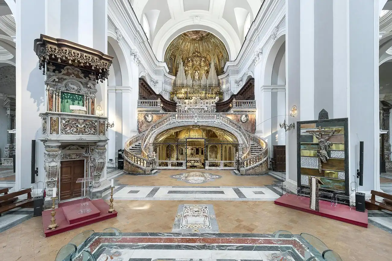 Katakomben von San Gaudioso: Führung, Neapel, Italien. Katakomben von San Gaudioso: Führung, Neapel, Italien.