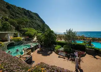 Ischia: Eintritt in die Poseidon-Thermengärten + Tragflächenboot + Transfer, Neapel, Italien. Ischia: Eintritt in die Poseidon-Thermengärten + Tragflächenboot + Transfer, Neapel, Italien.