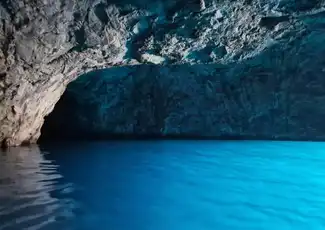 Capri und Anacapri: Bootstour + Hin- und Rückfahrt mit dem Tragflächenboot von Sorrento, Capri, Italien. Capri und Anacapri: Bootstour + Hin- und Rückfahrt mit dem Tragflächenboot von Sorrento, Capri, Italien.
