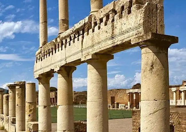 Pompeji & Vesuv: Führung + Hin- und Rückfahrt ab Neapel, Ercolano, Italien. Pompeji & Vesuv: Führung + Hin- und Rückfahrt ab Neapel, Ercolano, Italien.