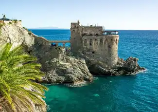 Positano, Sorrento und Amalfi: Bootsfahrt ab Neapel, Amalfi, Italien. Positano, Sorrento und Amalfi: Bootsfahrt ab Neapel, Amalfi, Italien.
