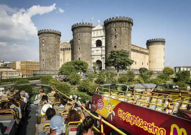 City Sightseeing Neapel: Hop on Hop Off Tour, Neapel, Italien. City Sightseeing Neapel: Hop on Hop Off Tour, Neapel, Italien.
