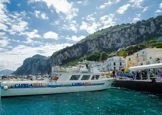 Capri Bootsausflug: Von Küste bis Küste, Capri, Italien. Capri Bootsausflug: Von Küste bis Küste, Capri, Italien.