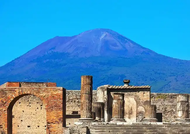 Pompeji und Sorrent: Geführter Tagesausflug ab Rom + Mittagessen + Limoncello-Verkostung, Rom, Italien. Pompeji und Sorrent: Geführter Tagesausflug ab Rom + Mittagessen + Limoncello-Verkostung, Rom, Italien.