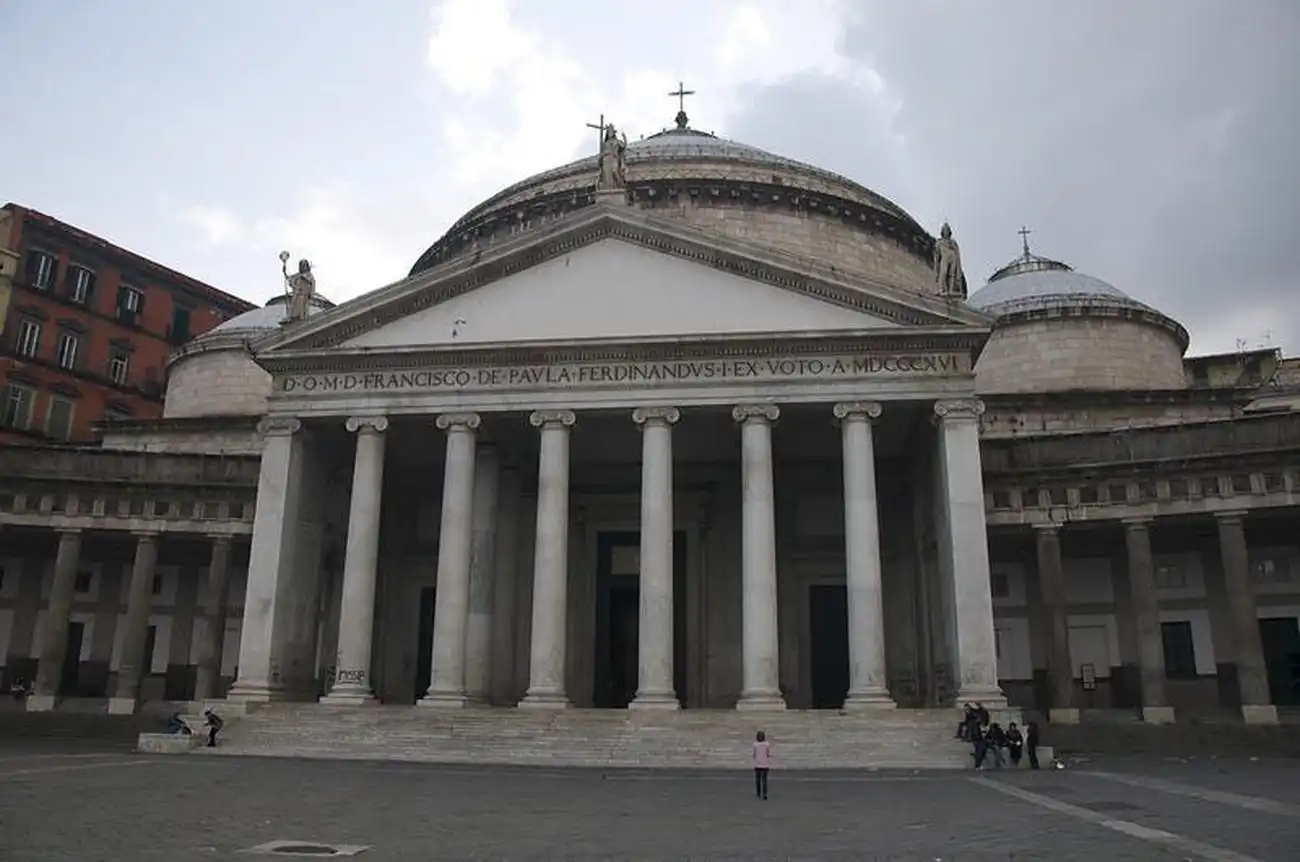 Neapel City Center Pass, Neapel, Italien. Neapel City Center Pass, Neapel, Italien.