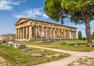 Paestum: Skip The Line Ticket + Hin- und Rückfahrt von Neapel mit dem Zug, Paestum, Italien. Paestum: Skip The Line Ticket + Hin- und Rückfahrt von Neapel mit dem Zug, Paestum, Italien.