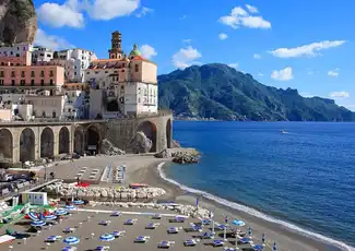 Amalfiküste und Sorrent: Hin- und Rückfahrt ab Neapel, Neapel, Italien. Amalfiküste und Sorrent: Hin- und Rückfahrt ab Neapel, Neapel, Italien.