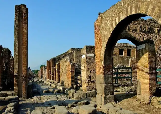 Pompeji, Herculaneum & Vesuv: Eintrittskarte + Hin- und Rückfahrt ab Neapel, Neapel, Italien. Pompeji, Herculaneum & Vesuv: Eintrittskarte + Hin- und Rückfahrt ab Neapel, Neapel, Italien.