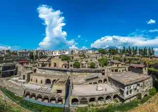 Herculaneum & Vesuv: Eintritt ohne Anstehen + Hin- und Rückfahrt ab Neapel, Neapel, Italien. Herculaneum & Vesuv: Eintritt ohne Anstehen + Hin- und Rückfahrt ab Neapel, Neapel, Italien.