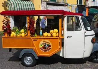 Insel Ischia: Tagestour ab Neapel mit Mittagessen, Neapel, Italien. Insel Ischia: Tagestour ab Neapel mit Mittagessen, Neapel, Italien.