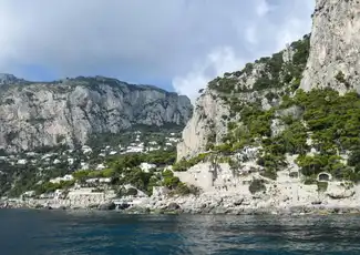 Capri: Insel Boot Tour + Rundfahrt von Sorrento, Capri, Italien. Capri: Insel Boot Tour + Rundfahrt von Sorrento, Capri, Italien.