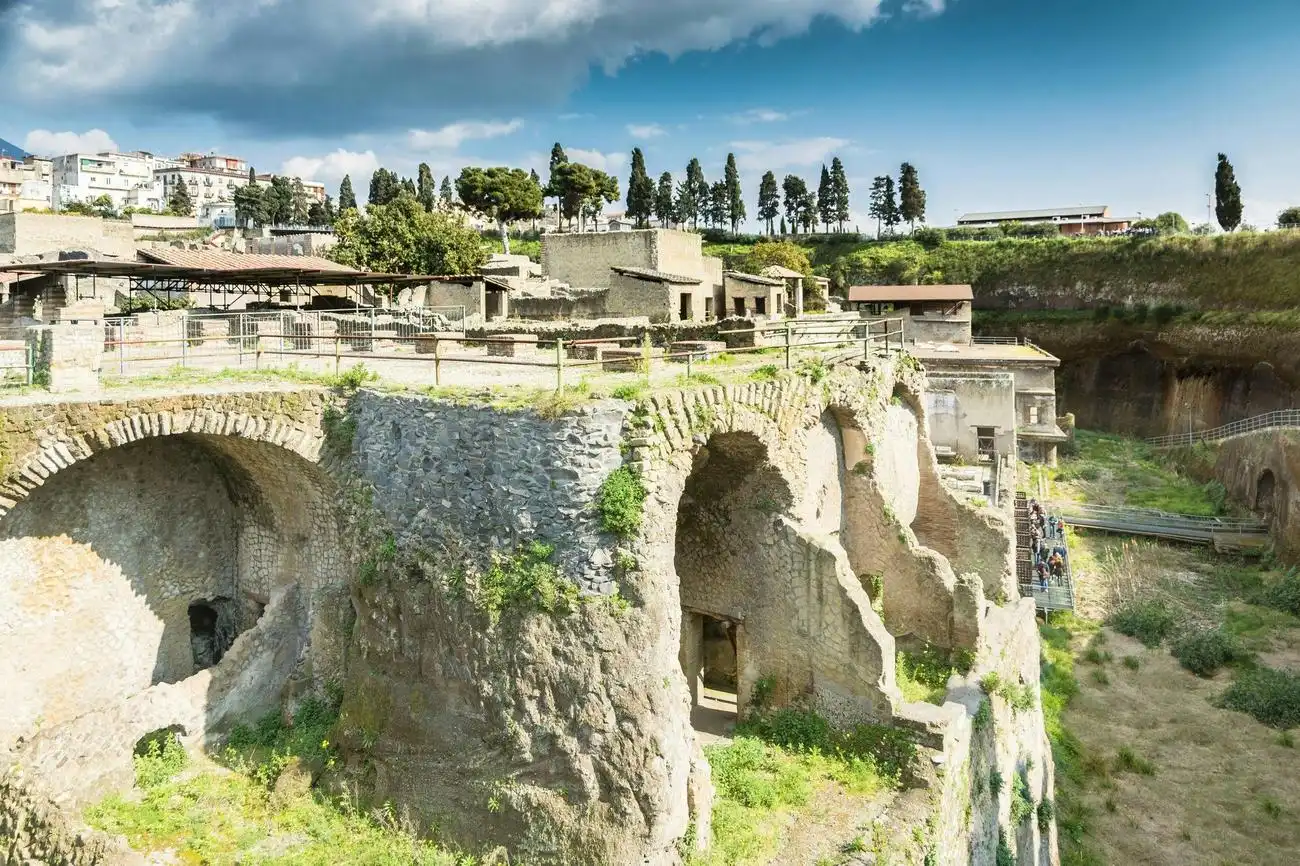 Herculaneum: Führung + Hin- und Rückfahrt ab Neapel, Ercolano, Italien. Herculaneum: Führung + Hin- und Rückfahrt ab Neapel, Ercolano, Italien.
