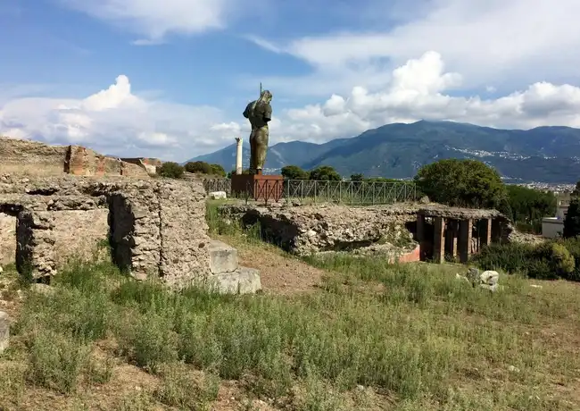 Von Neapel aus: Pompeji & Amalfiküste Ganztagesausflug mit Mittagessen, Amalfi, Italien. Von Neapel aus: Pompeji & Amalfiküste Ganztagesausflug mit Mittagessen, Amalfi, Italien.