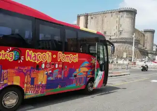 Nur Transport: Hin- und Rückfahrt mit dem Shuttle-Bus von Neapel nach Pompeji, Pompeji, Italien. Nur Transport: Hin- und Rückfahrt mit dem Shuttle-Bus von Neapel nach Pompeji, Pompeji, Italien.