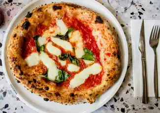 Neapel: Pizza-Verkostung + Stadtrundgang im Zentrum, Neapel, Italien. Neapel: Pizza-Verkostung + Stadtrundgang im Zentrum, Neapel, Italien.