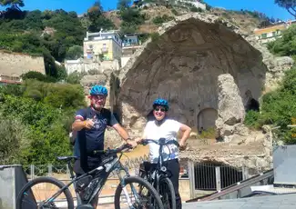 Fahrradtour: Felder von Neapel und Phlegraä, Neapel, Italien. Fahrradtour: Felder von Neapel und Phlegraä, Neapel, Italien.