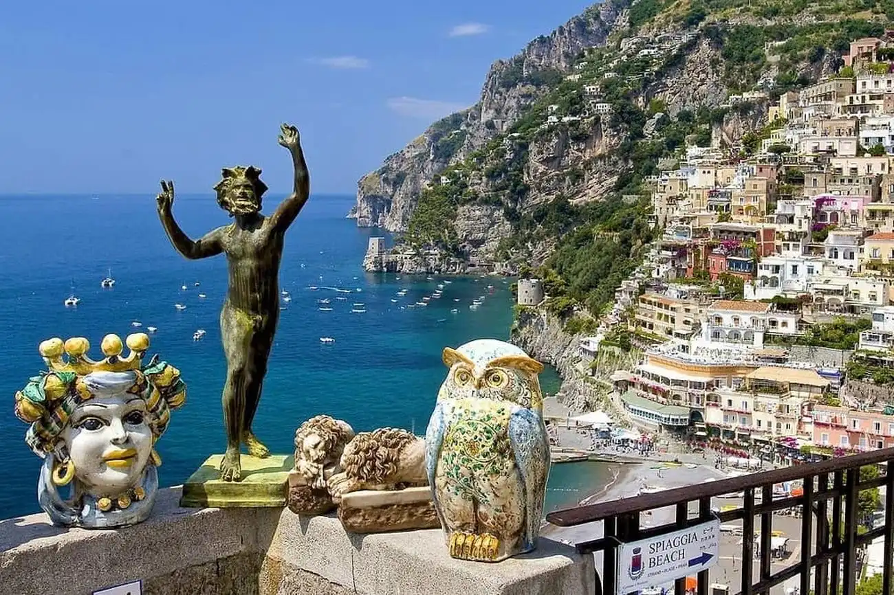 Positano, Sorrento und Amalfi: Bootsfahrt ab Neapel, Amalfi, Italien. Positano, Sorrento und Amalfi: Bootsfahrt ab Neapel, Amalfi, Italien.