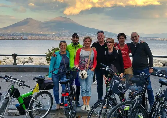 Fahrradtour: Highlights von Neapel, Neapel, Italien. Fahrradtour: Highlights von Neapel, Neapel, Italien.