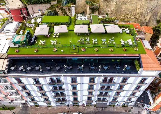 Napoli: Soggiorno di 2 notti in un esclusivo Grand Hotel, Napoli, Italia.